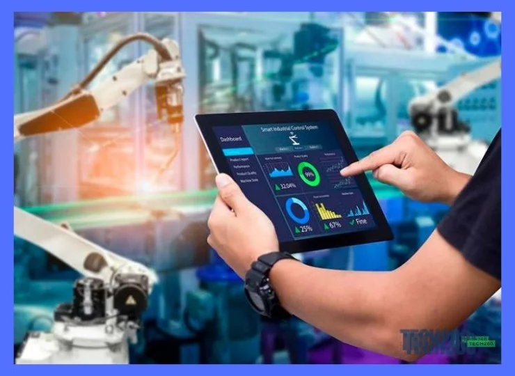 Robot industrial con pantalla táctil aplicando inteligencia artificial para optimizar procesos industriales en fábrica aut…